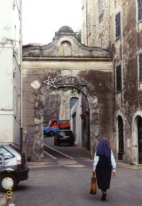 1 gate to Acuto