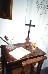 10a writing table